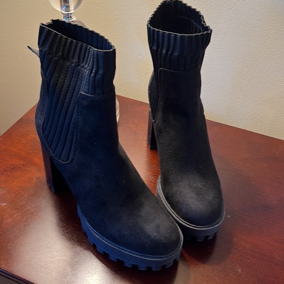 Bamboo brand black suede boots - Picture 3 of 3